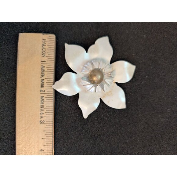Vintage White Metal Flower Brooch Faux Pearl Center Gold-Tone Backing - Picture 4 of 4